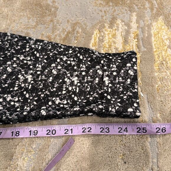 Lululemon Jet Crop
Shimmy Shimmer Black White pants size 4 in EUC - Picture 9 of 10